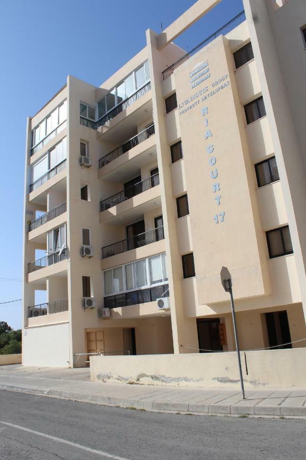 Montehugh Apartment Ларнака Екстериор снимка